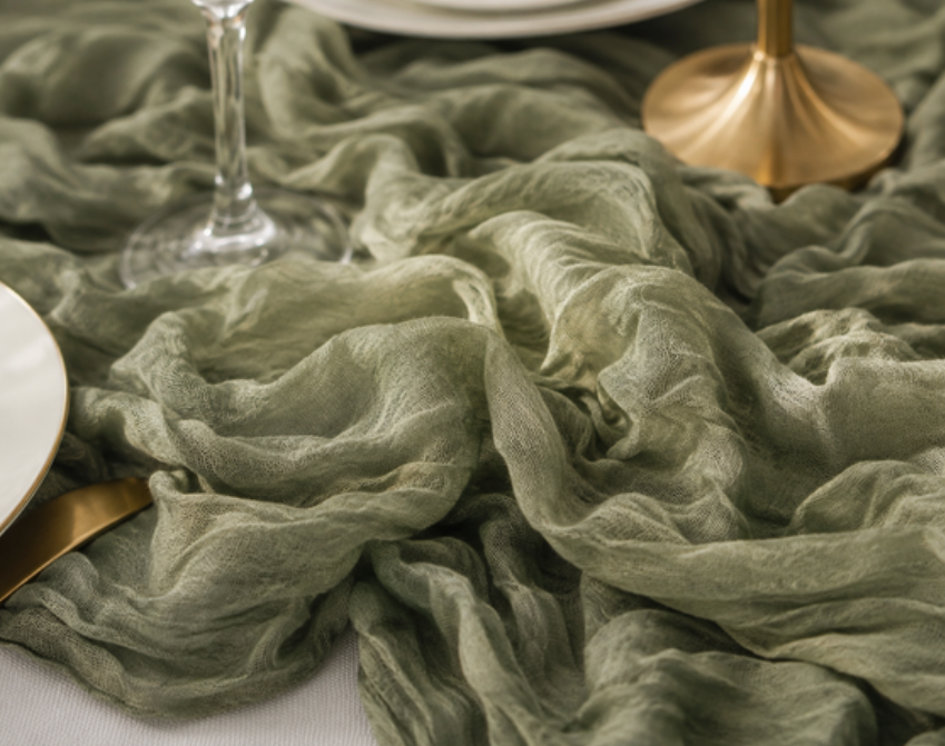 Chemin de table vert sauge — gaze de coton — Location