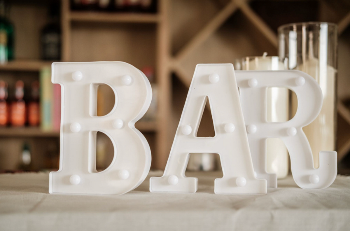 Lettre lumineuse "B A R" — Location